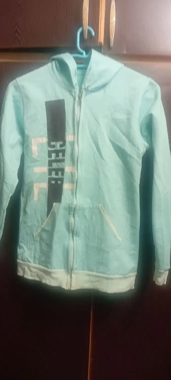 تعداد زیادی کاپشن و پالتو|لباس|اراک, |دیوار