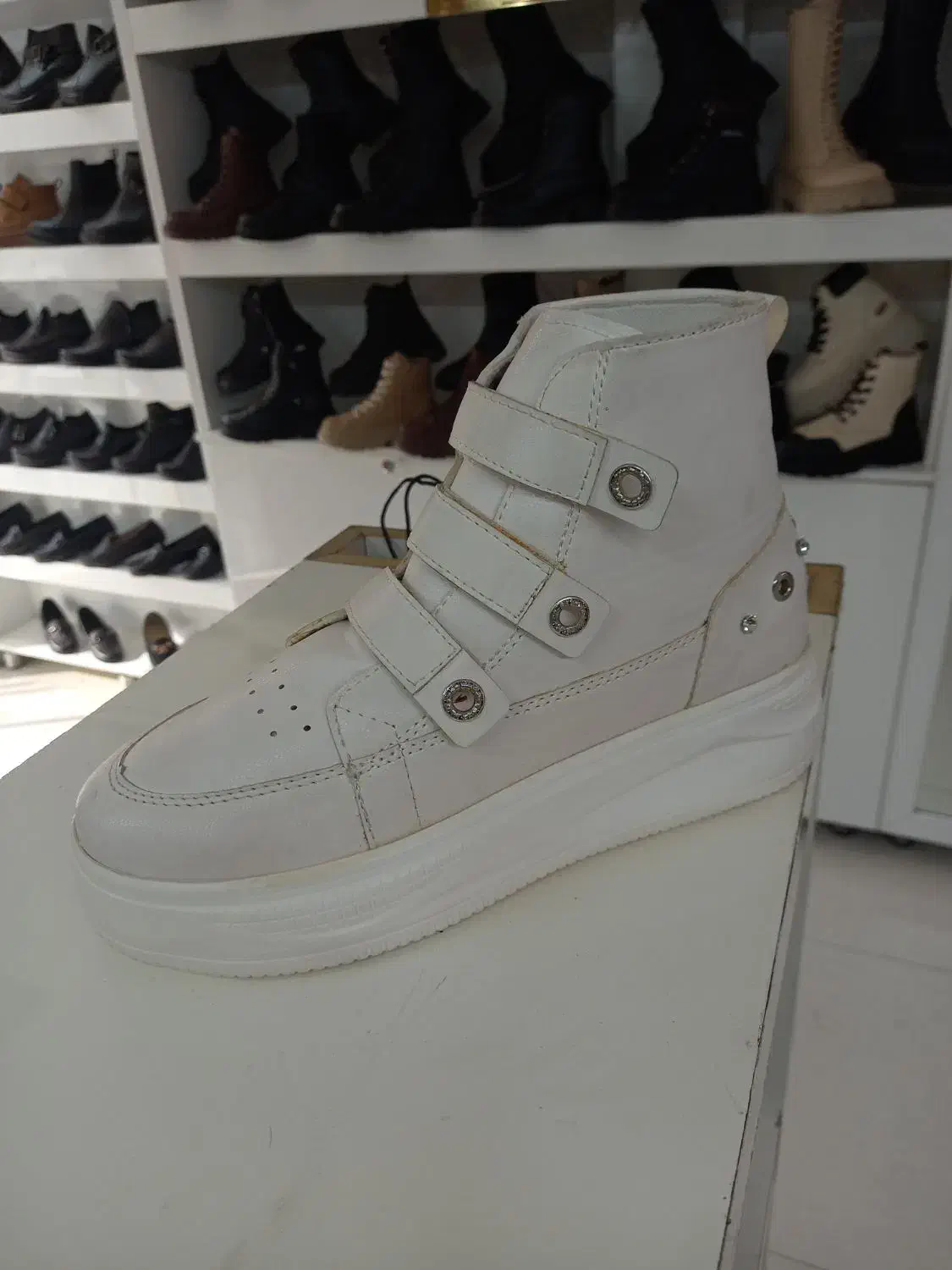 نیم بوت  ۳ چسب|کیف، کفش، کمربند|قم, جهان بینی|دیوار