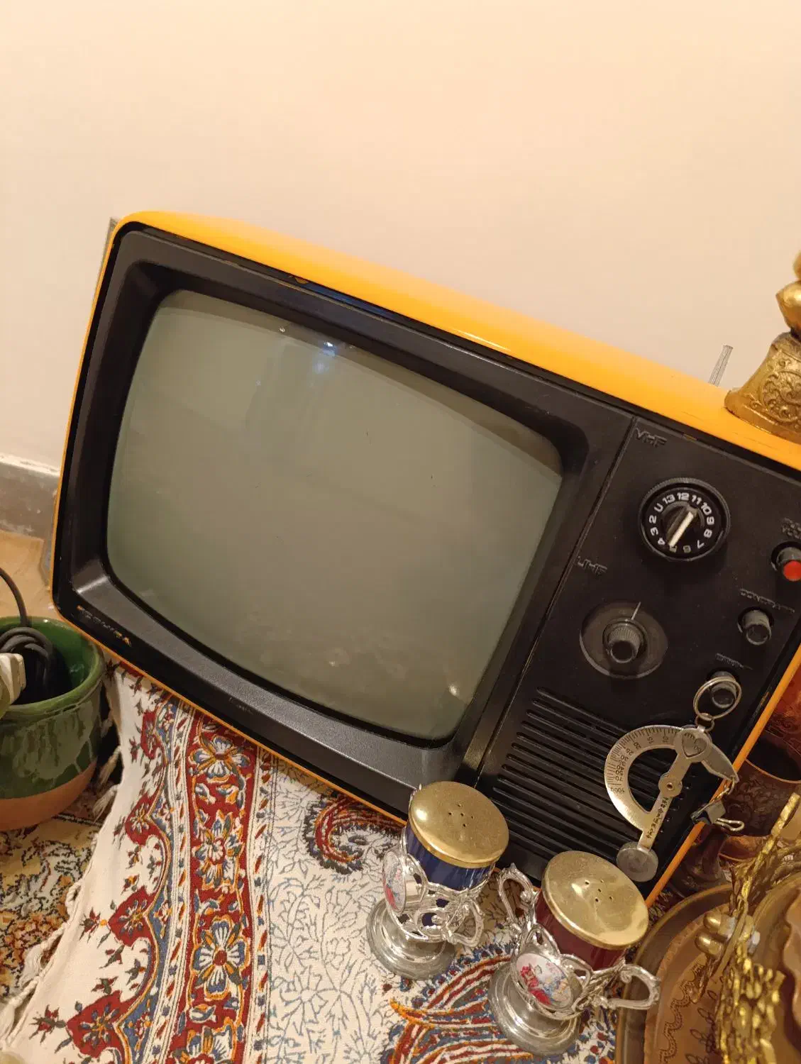 تلویزیون قدیمی رنگی|تلویزیون و پروژکتور|اصفهان, بهارستان|دیوار