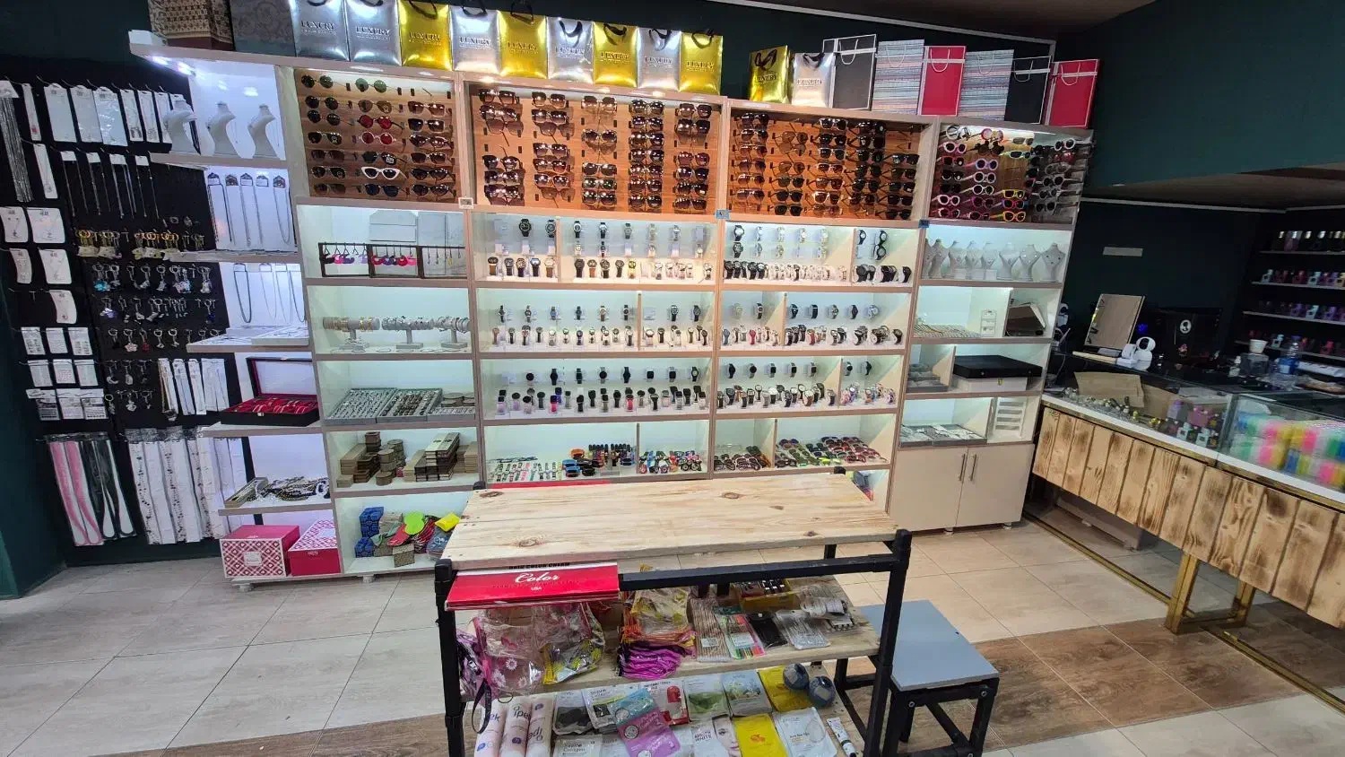 واگذاری مغازه اسکسسوری آرایشی|فروشگاه و مغازه|آق قلا, |دیوار