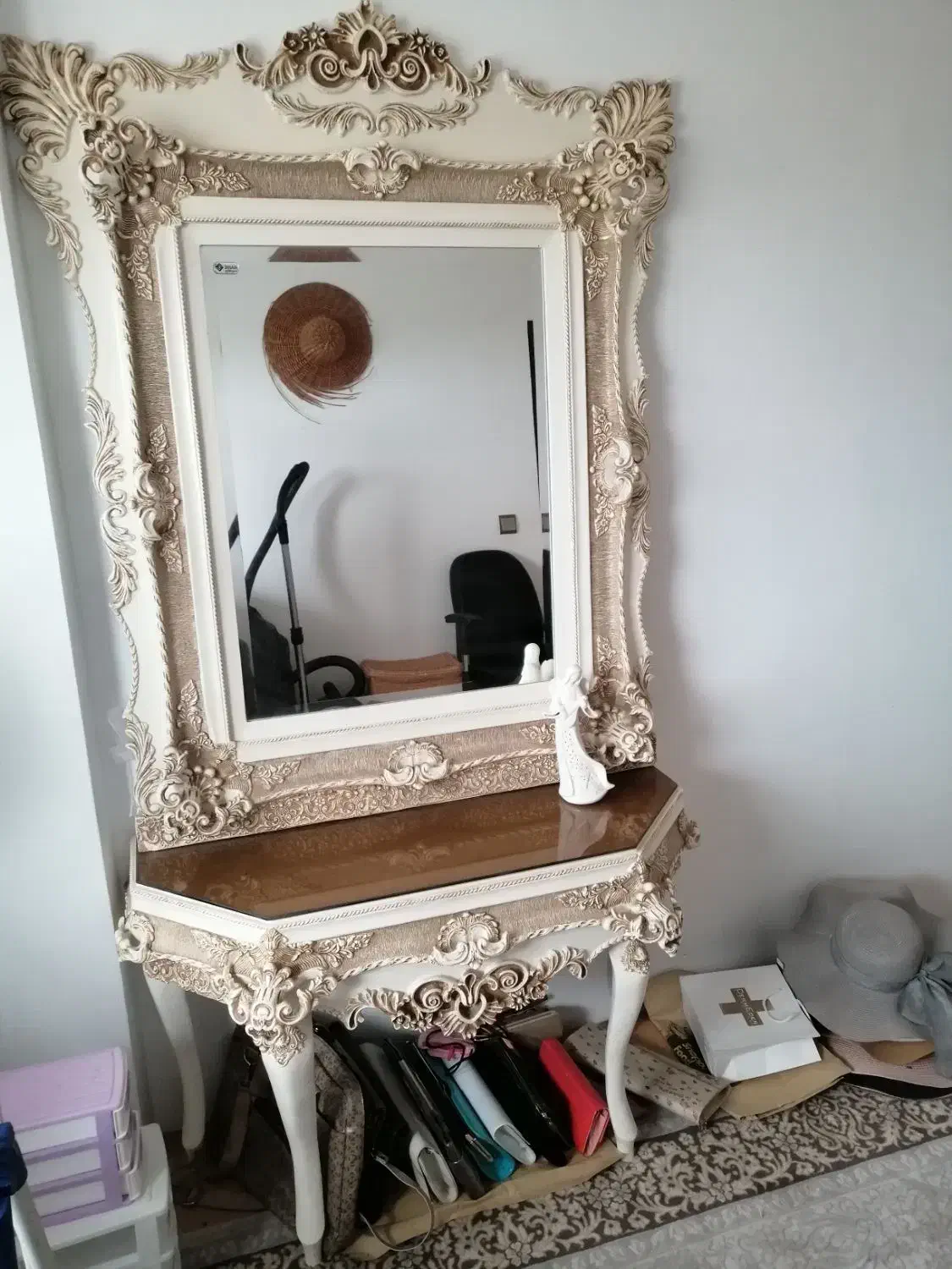 آیینه کنسول کرم رنگ|بوفه، ویترین، کنسول|بندر انزلی, ساحل قو|دیوار