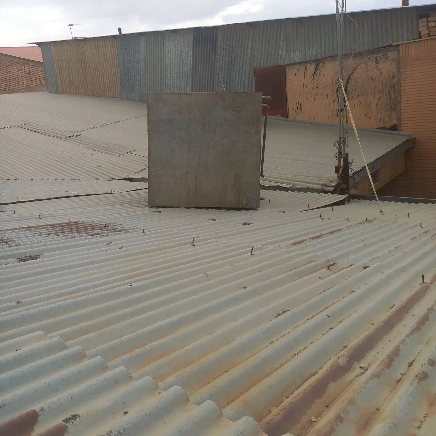 فروش تانک در حد نو با ورق گالوانیزه قیمت ۸۵۰۰ م|مصالح و تجهیزات ساختمان|شهرکرد, |دیوار