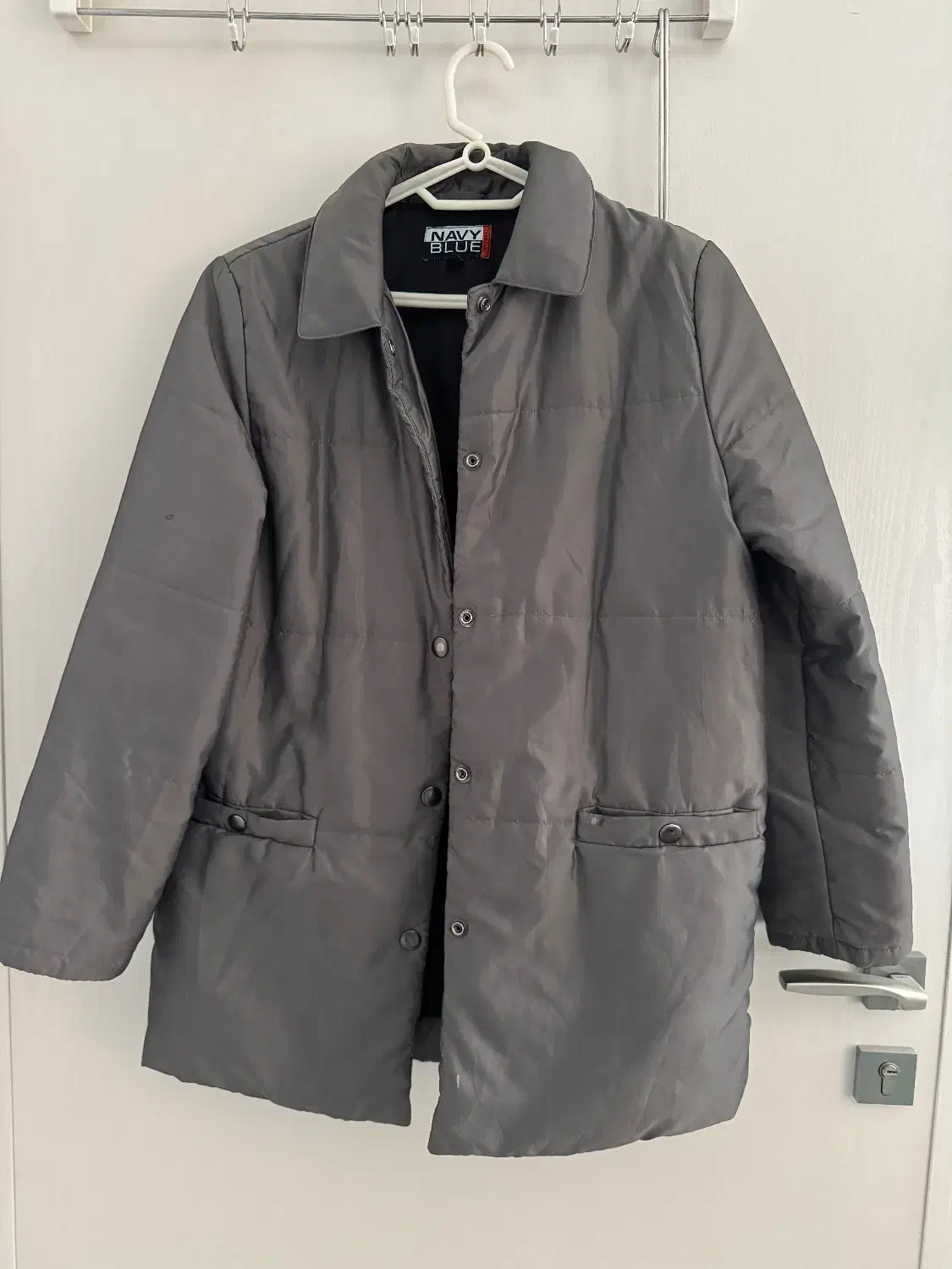 بارونی کوتاه|لباس|اصفهان, کوی شهید کشوری|دیوار