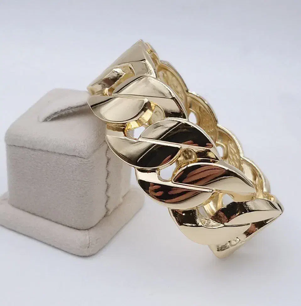 دستبند کارتیر|بدلیجات|قم, نیروگاه|دیوار