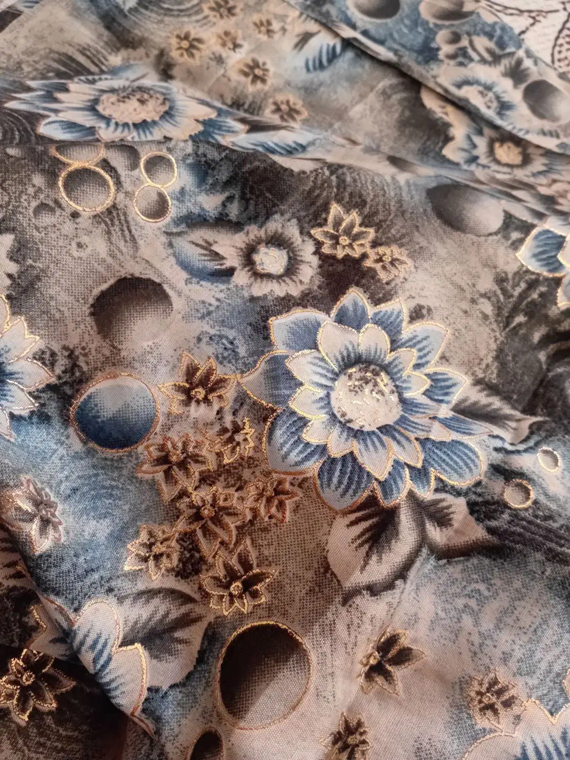 پارچه چادری|لباس|قروه, |دیوار