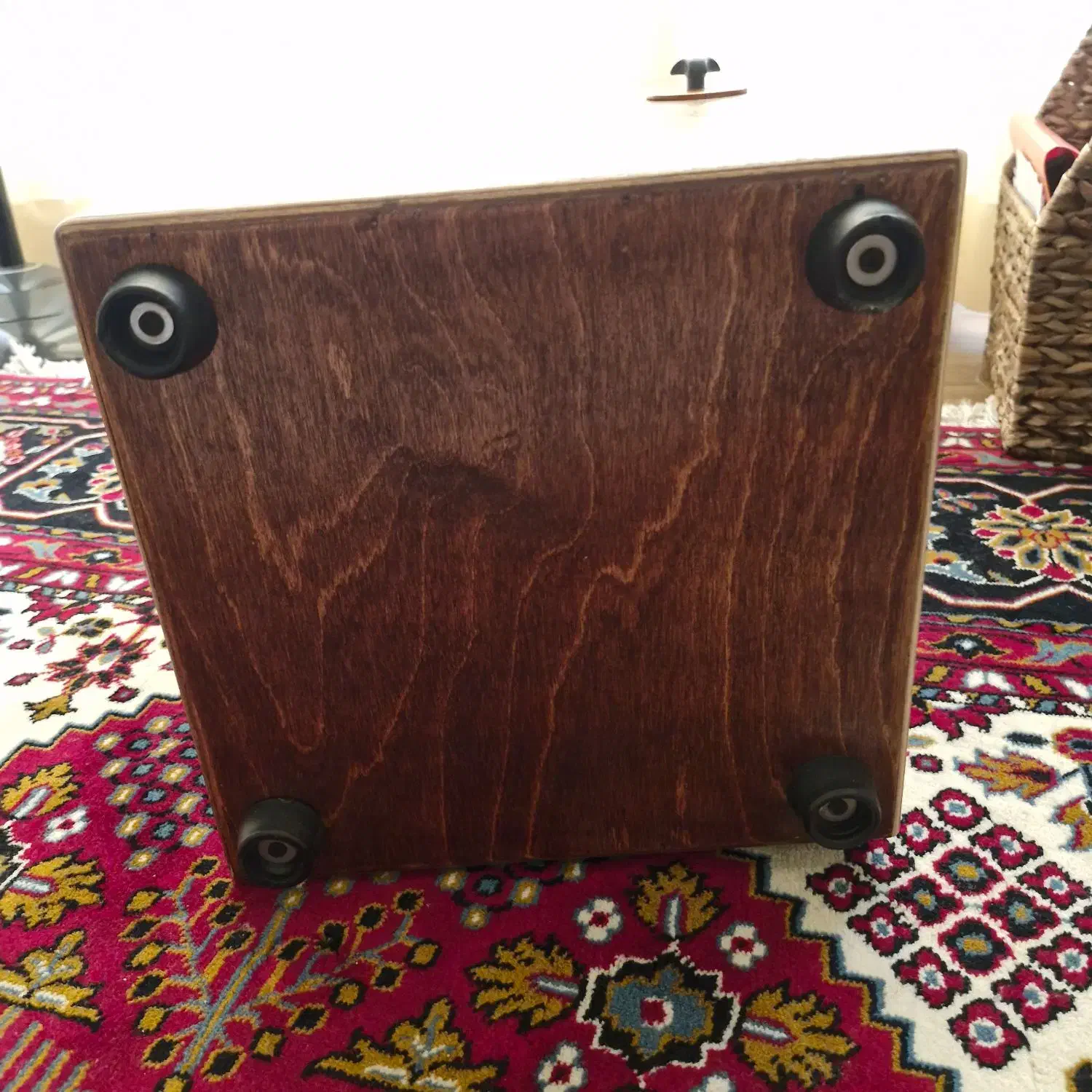 کاخن|درام و پرکاشن|کرج, کوی زنبق|دیوار