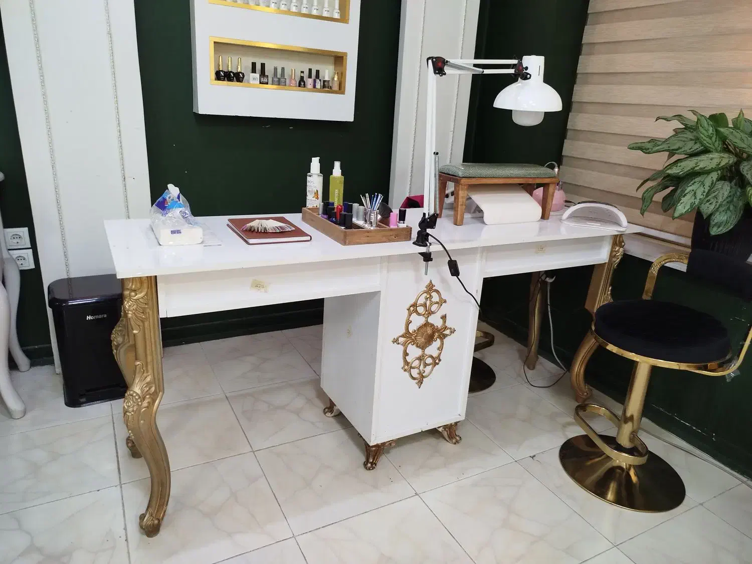صندلی جک دار و میز ناخن|آرایشگاه و سالن‌های زیبایی|مشهد, دانشجو|دیوار