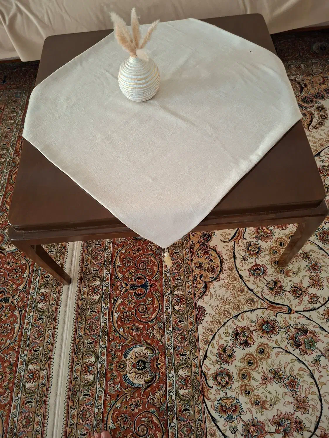 رومیزی مخمل نونو باسه عدد روی میز عسلی|پرده، رانر، رومیزی|تهران, خانی آباد نو شمالی|دیوار
