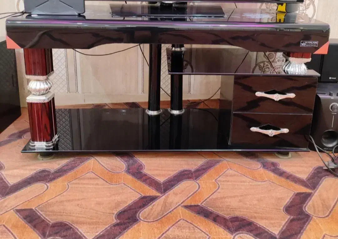 میز تلویزیون مشکی در حد نو|میز تلویزیون|اهواز, کمپلو جنوبی|دیوار