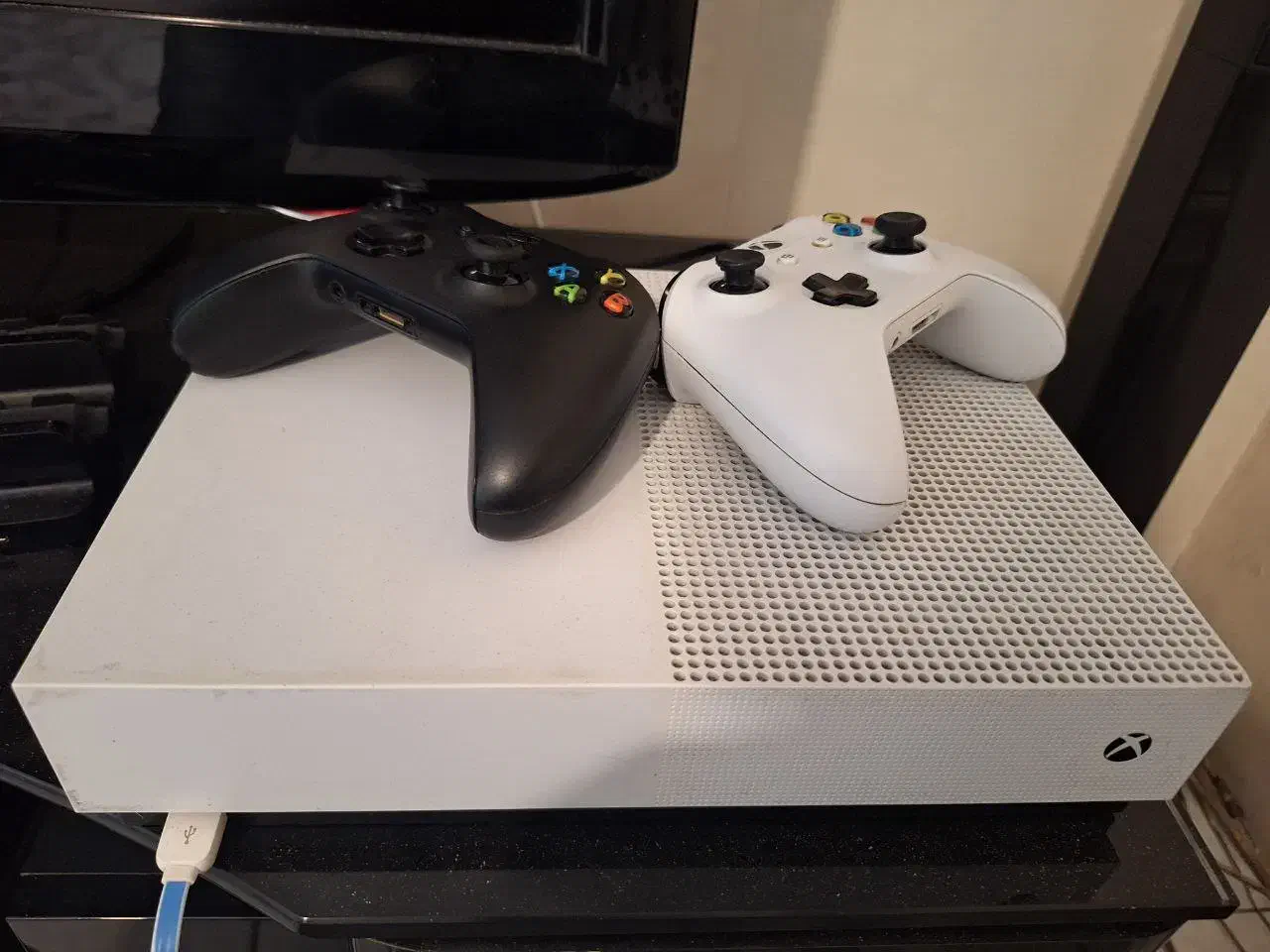 Xbox one s all digital 1 T دودسته|کنسول، بازی ویدئویی و آنلاین|تهران, توحید|دیوار