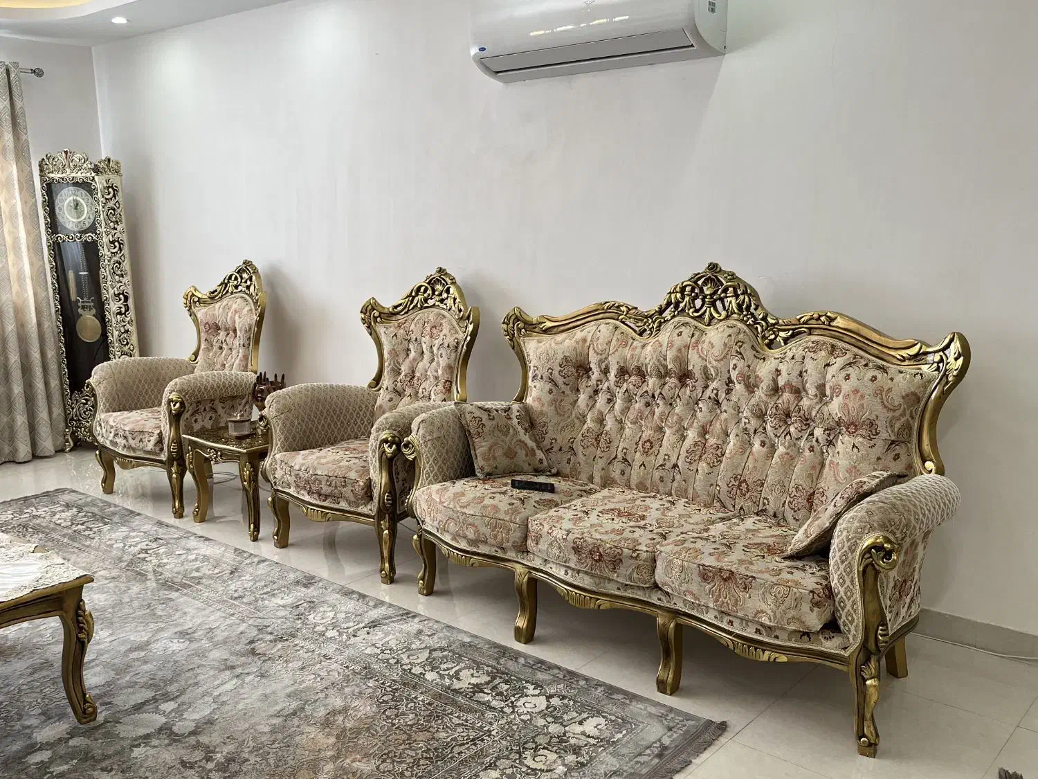 مبل در حد نو|مبلمان خانگی و میز عسلی|صومعه‌سرا, |دیوار