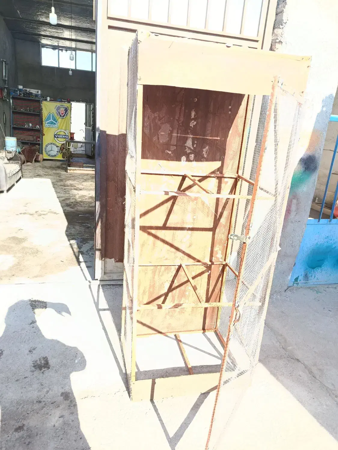 ساخت قفس چوبی با چوب گردو|لوازم جانبی حیوانات|گناباد, |دیوار