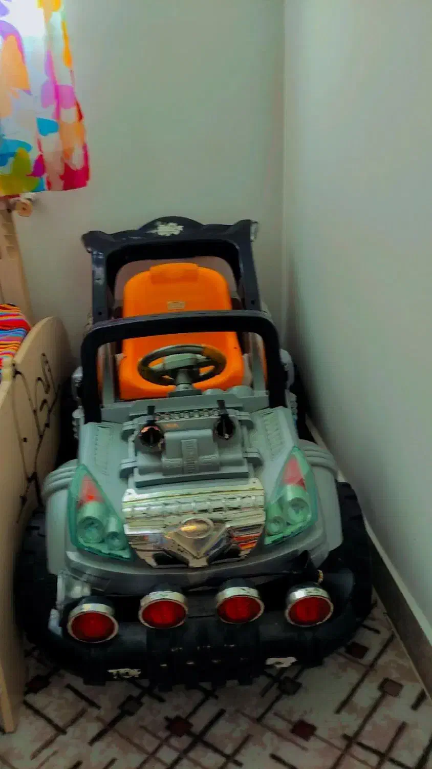 ماشین شارژی|اسباب‌بازی بچه|رشت, رودبارتان|دیوار