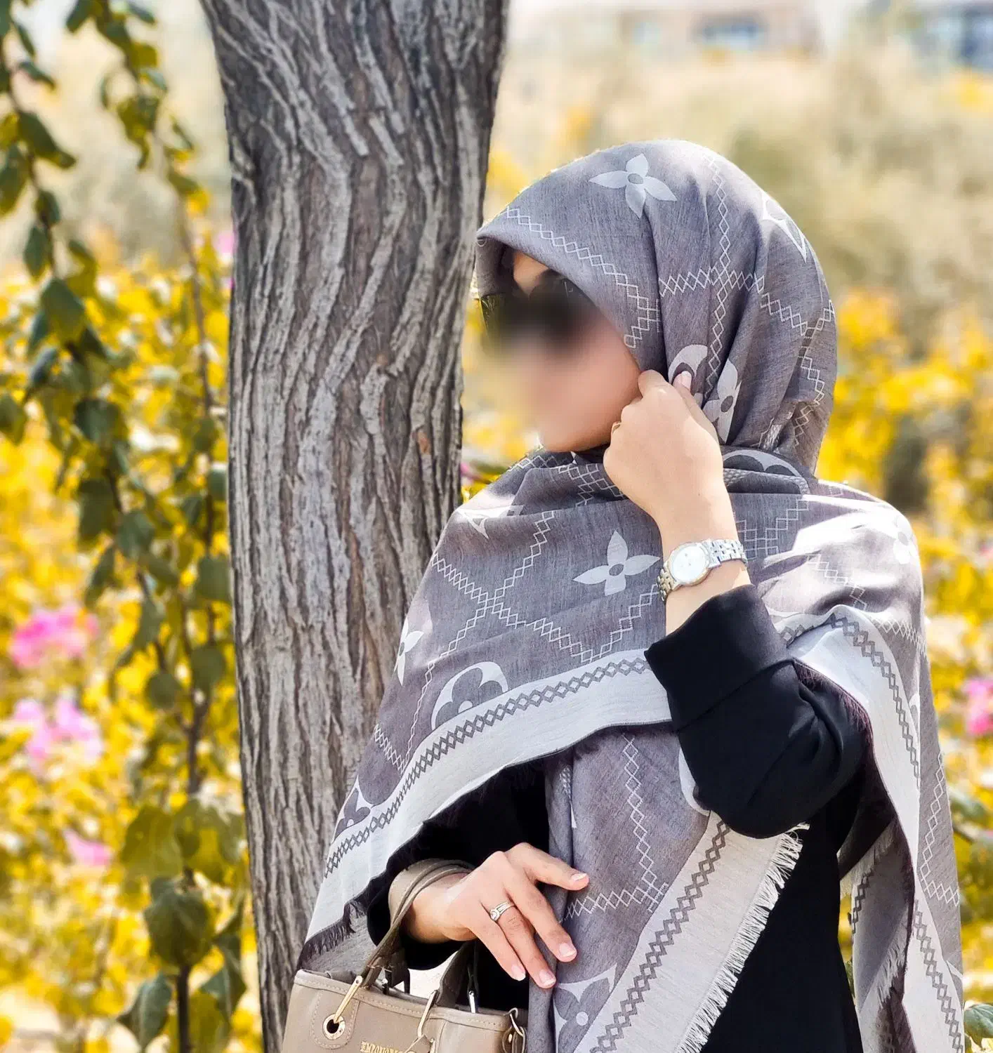 روسری طرح ال وی|لباس|قم, امامزاده ابراهیم|دیوار