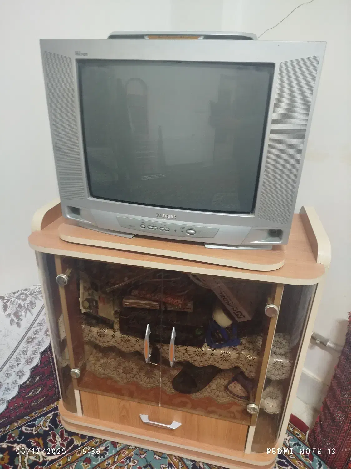 تلویزیون با میز سالم|تلویزیون و پروژکتور|بیرجند, |دیوار