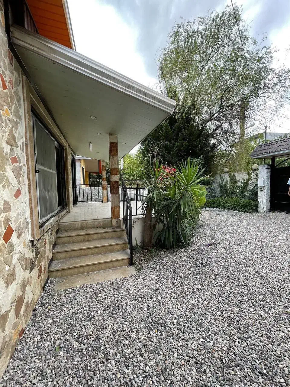 ویلاباغ/300متری/تاپ لوکیشن/حیاط بزرگ|فروش خانه و ویلا|سرخرود, |دیوار