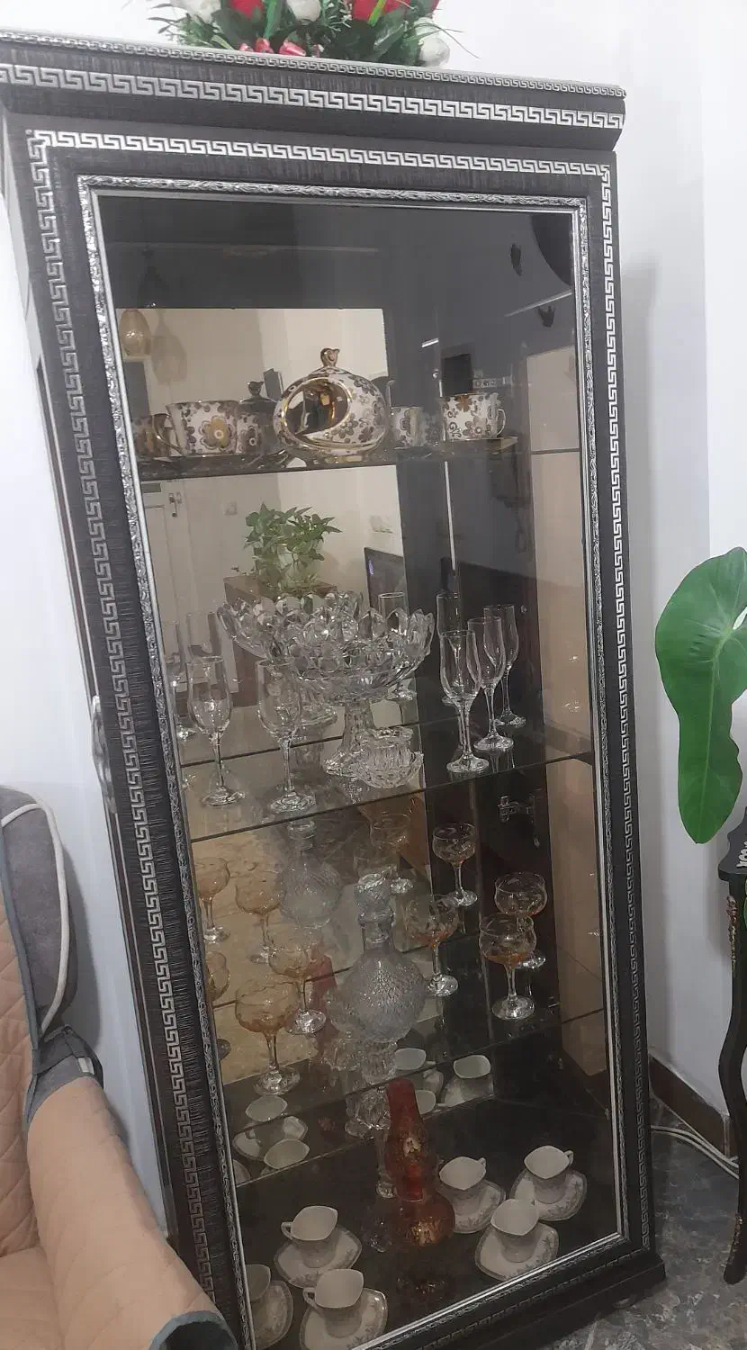 ویترین کاملا سالم|بوفه، ویترین، کنسول|رودسر, |دیوار