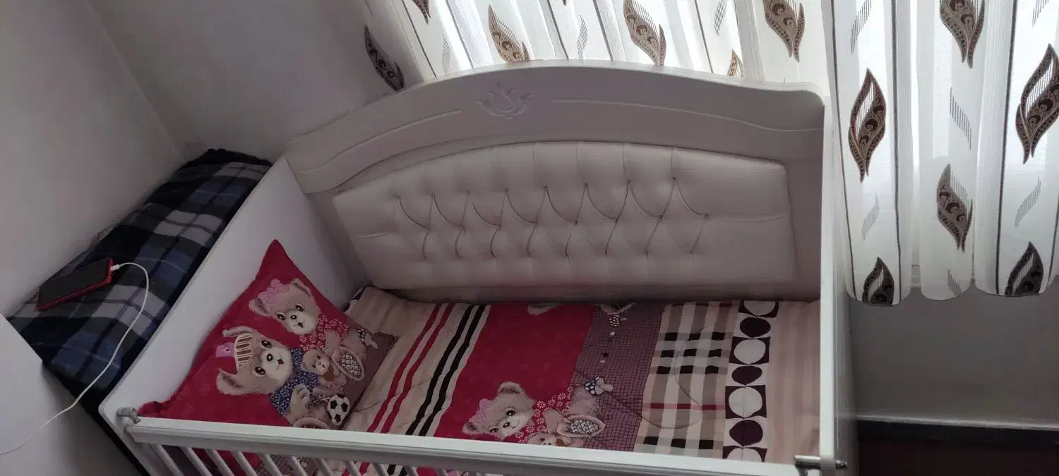 تخت نوزاد گهواره دار|تخت و صندلی بچه|سقز, |دیوار