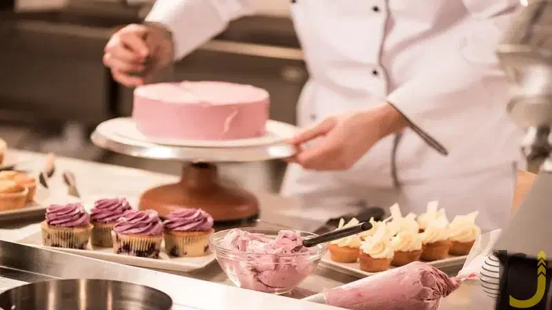 استخدام نیروی کار برای قنادی|استخدام خدمات فروشگاه و رستوران|مشهد, حسین‌آباد|دیوار