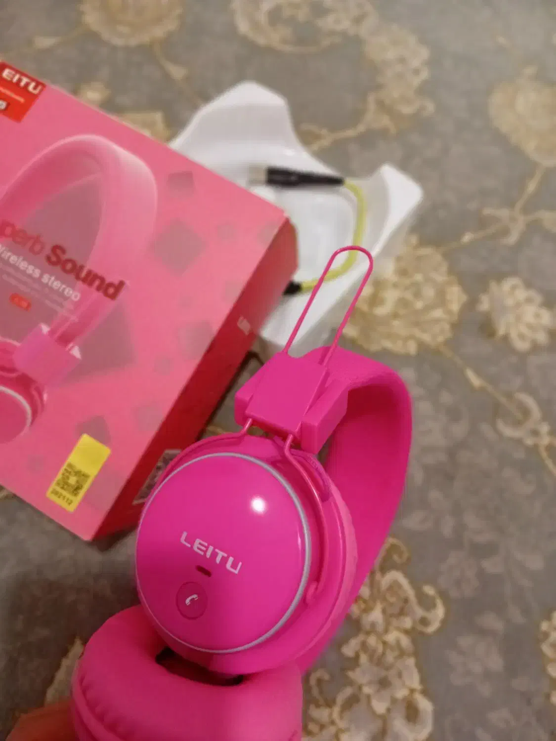 هدفون، کاپشن، و کفش دخترانه و پالتو بارانی|لوازم جانبی موبایل و تبلت|جوانرود, |دیوار