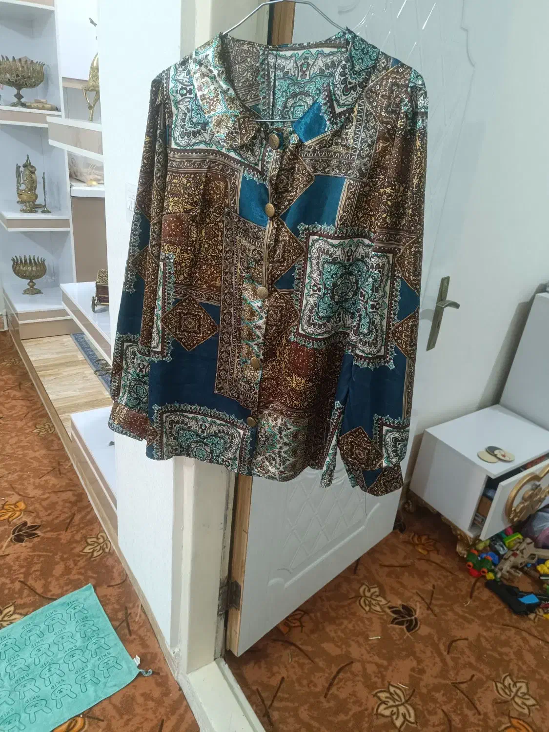 لباس مجلسی|لباس|بهارستان, |دیوار