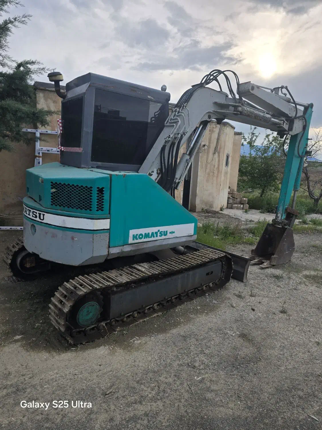 مینی بیل کوماتسو|ماشین‌آلات صنعتی|رشت, آب آسیاب|دیوار