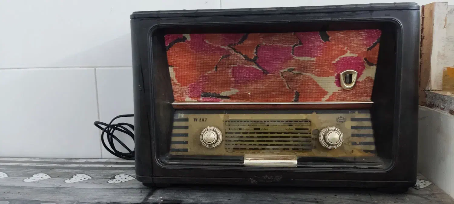 رادیو قدیمی|کلکسیون اشیاء عتیقه|اسفرورین, |دیوار