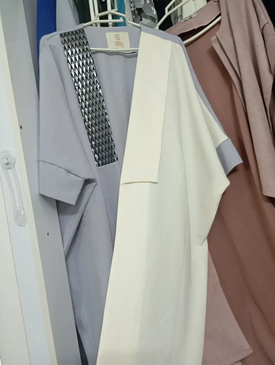 هودی ومانتوزنانه|لباس|قم, طلاب غیر ایرانی|دیوار