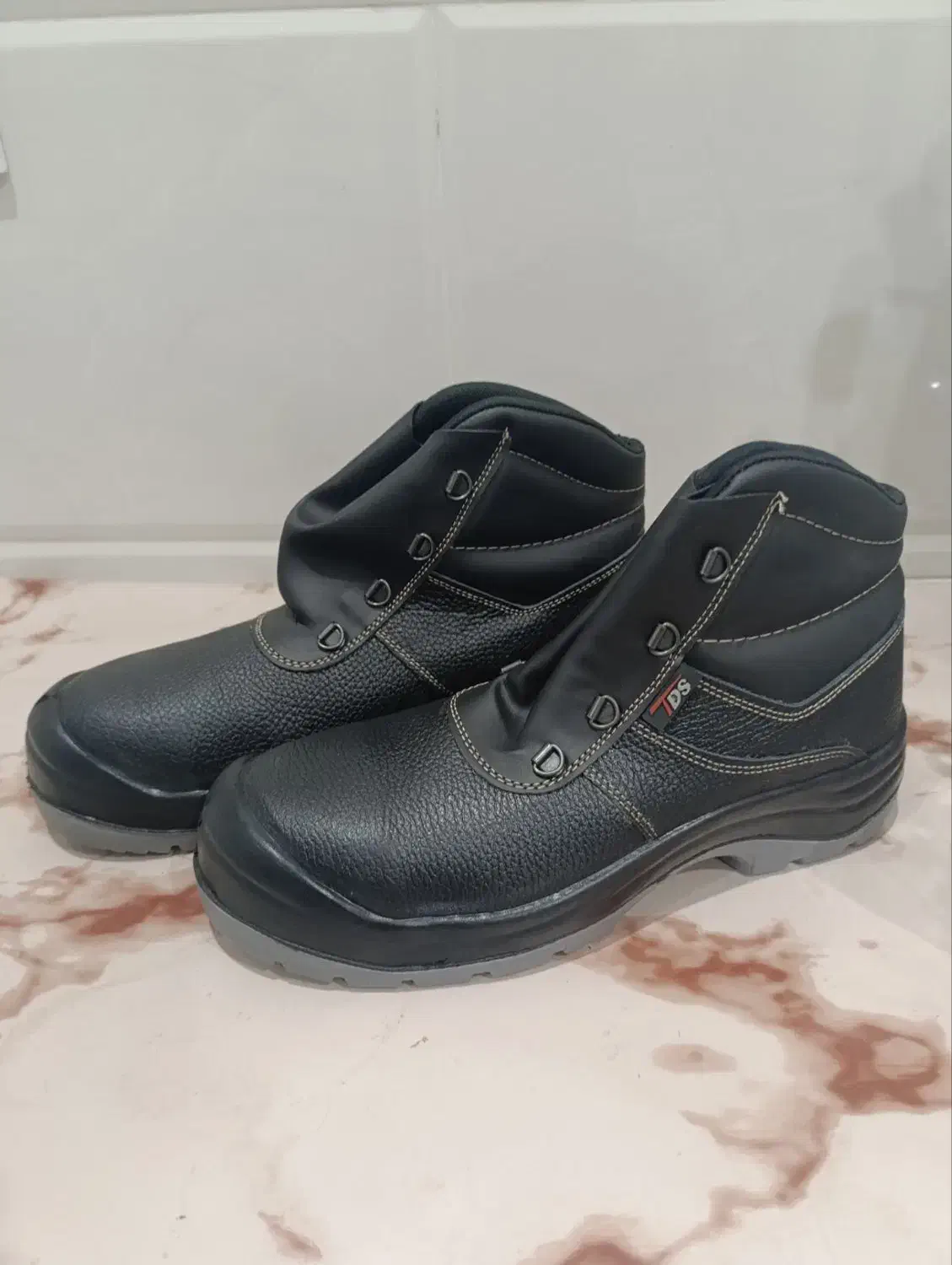 کفش ایمنی42|کیف، کفش، کمربند|ارومیه, |دیوار