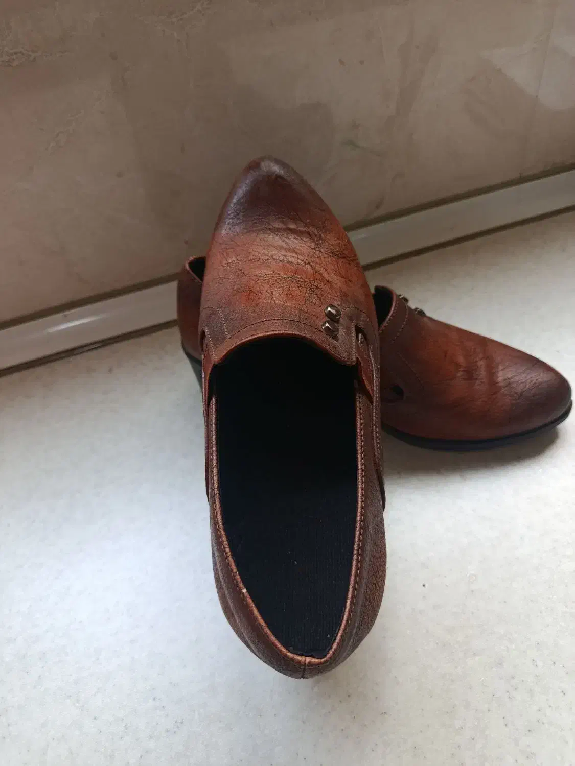 کفش چرم|کیف، کفش، کمربند|قم, انسجام|دیوار