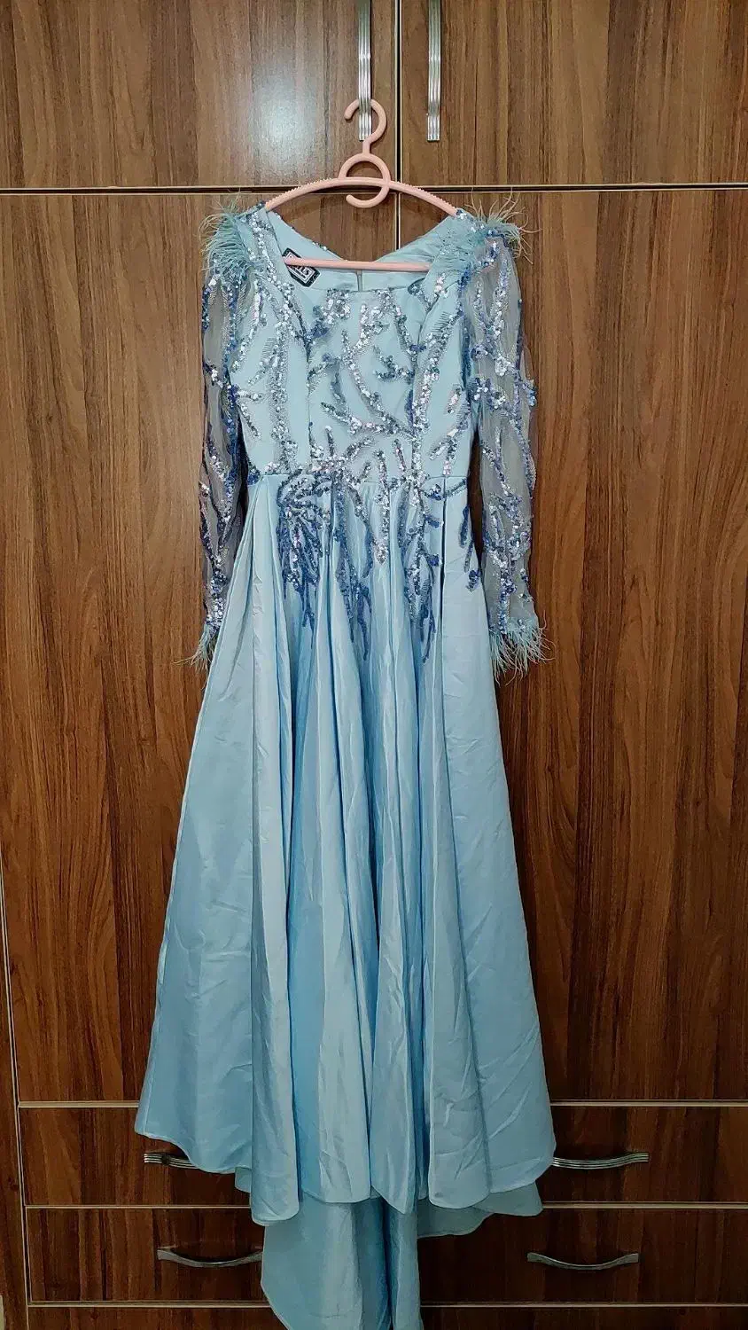 لباس مجلسی|لباس|فومن, |دیوار