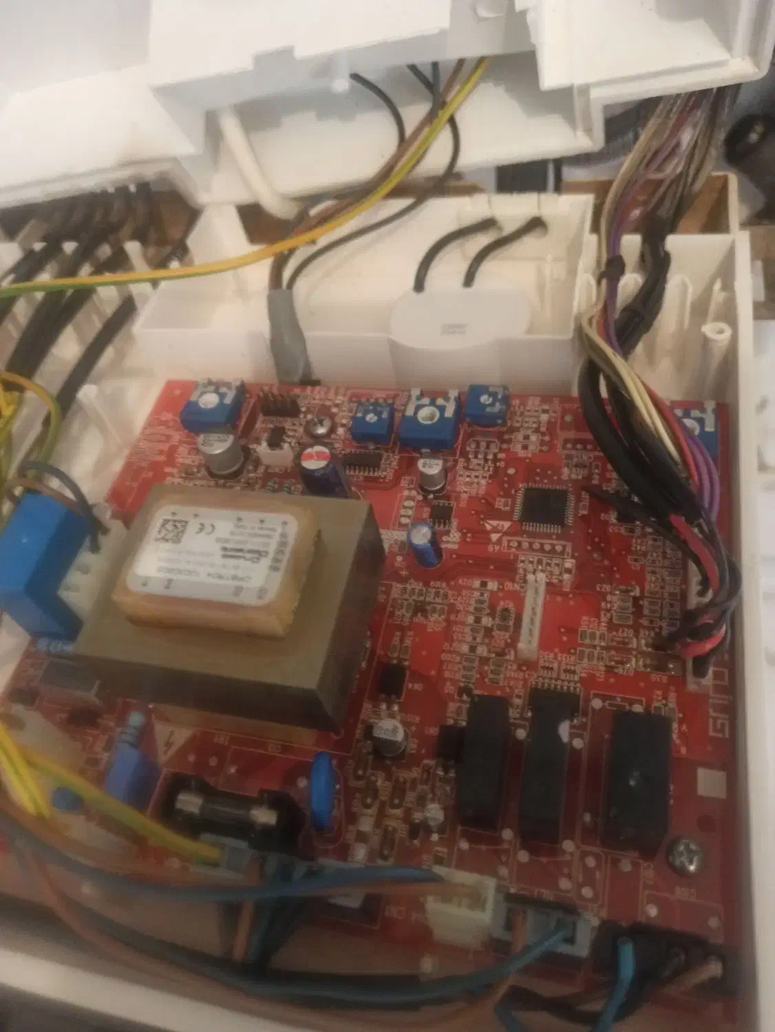 تعمیرات و نصب  انواع پکیج بازدیدوعیب یابی رایگان|خدمات پیشه و مهارت|پرند, فاز ۵|دیوار