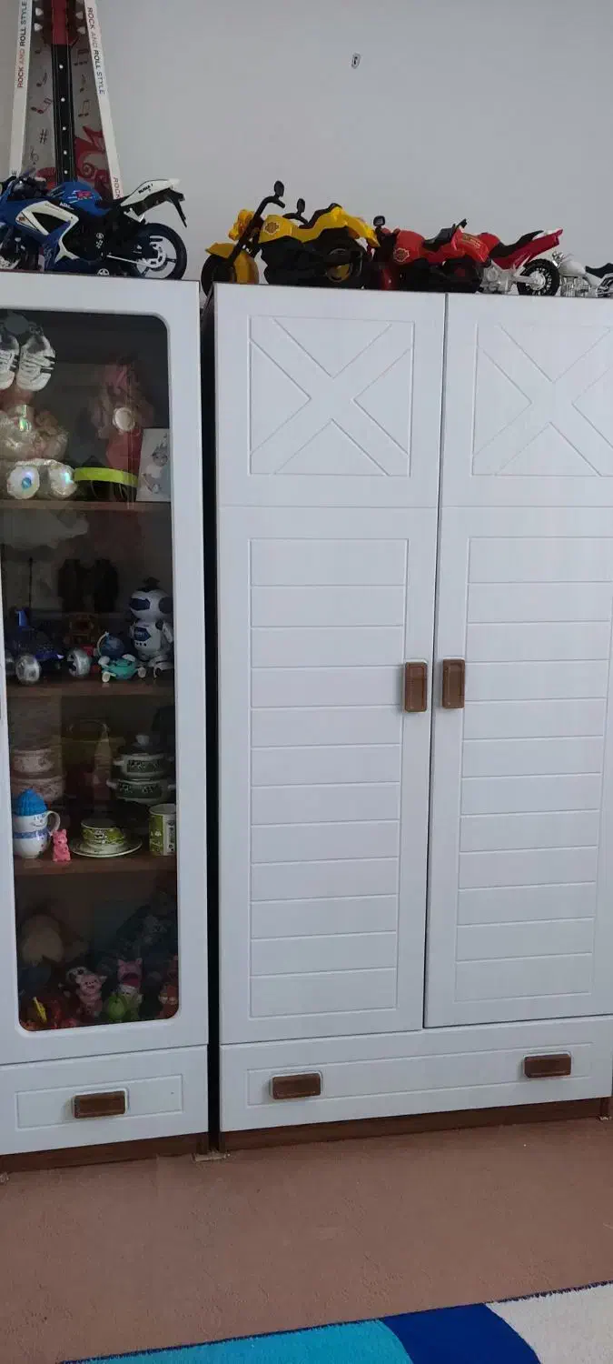 یه عدد کمد و ویترین|بوفه، ویترین، کنسول|قزوین, |دیوار