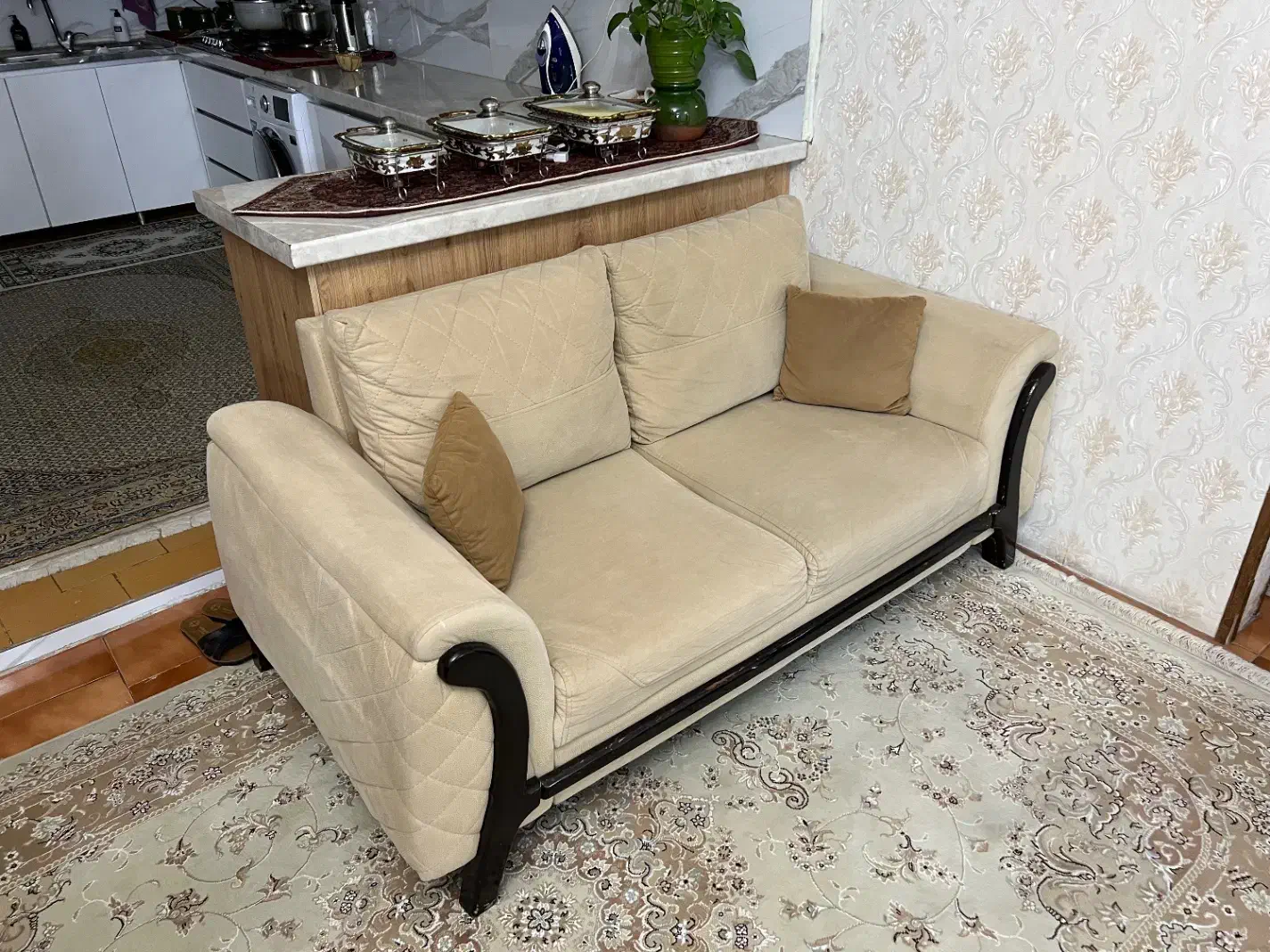 فروش فوری مبل راحتی سالم|مبلمان خانگی و میز عسلی|شیراز, ارم|دیوار