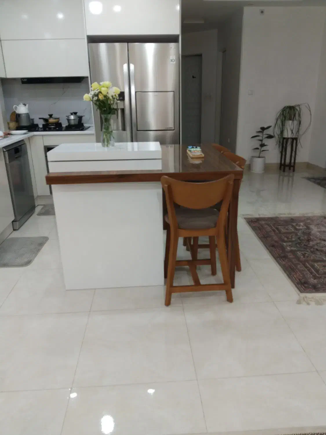 میز و صندلی|میز و صندلی غذاخوری|رشت, لاکانی|دیوار