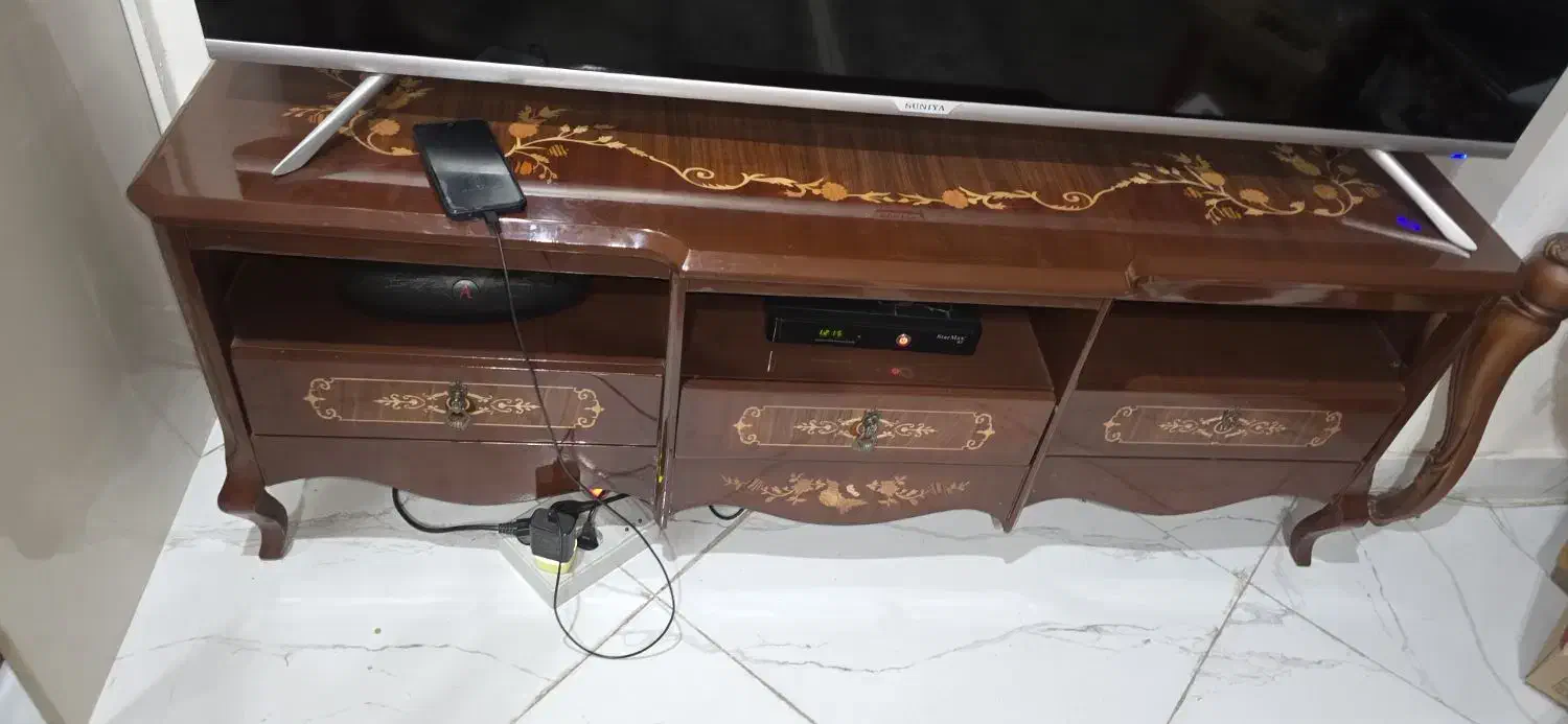 کنسول و آینه معرق کاری|بوفه، ویترین، کنسول|ری, ولی آباد|دیوار