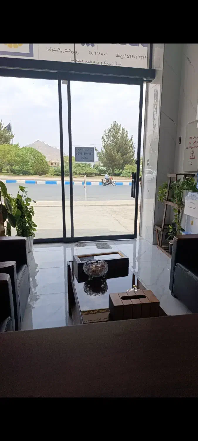 مغازه بر میدان نماز|اجارهٔ دفتر کار، اتاق اداری، مطب|خمینیشهر, |دیوار