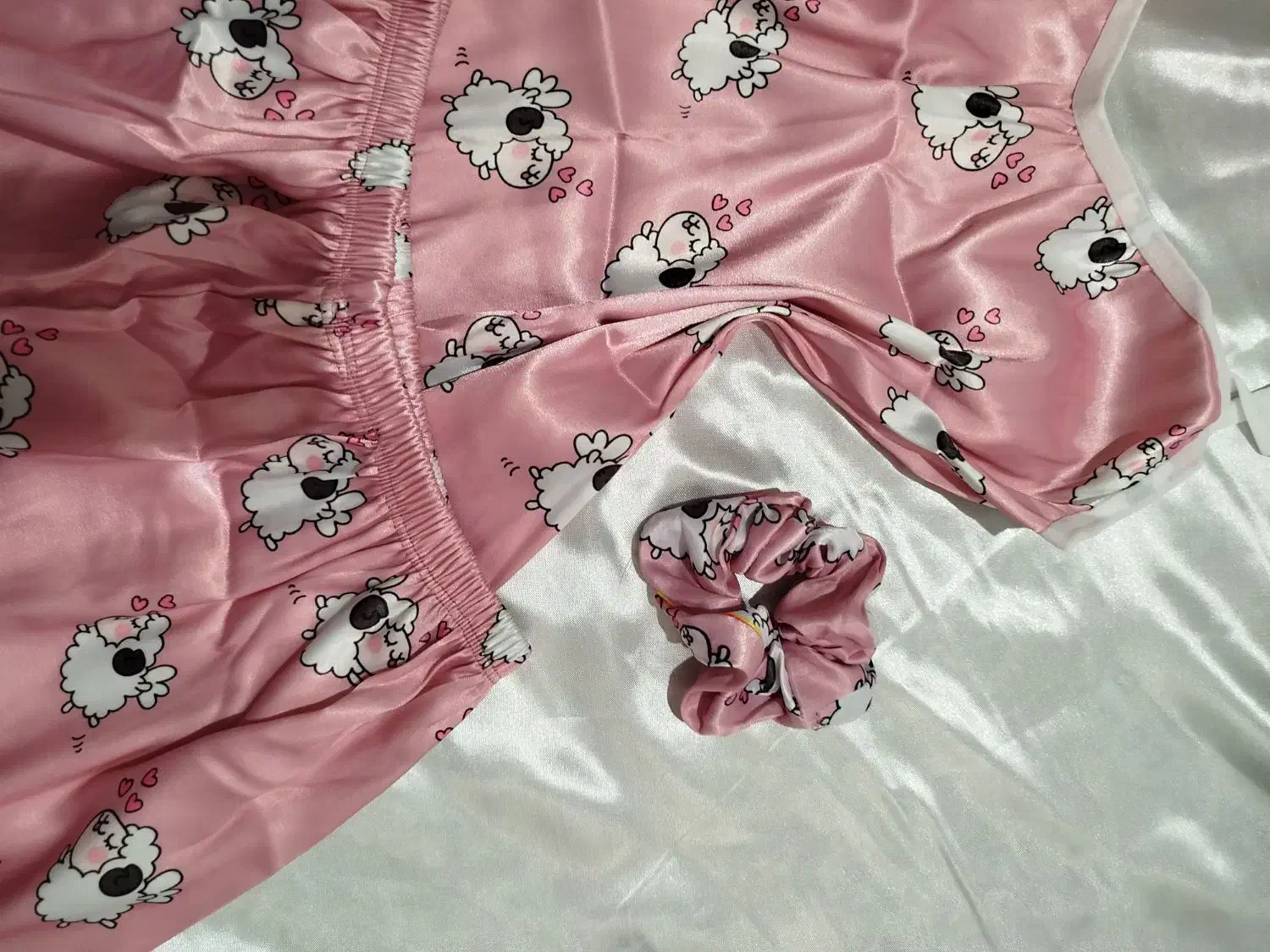 ست ساتن|لباس|قم, آذر (نکویی)|دیوار