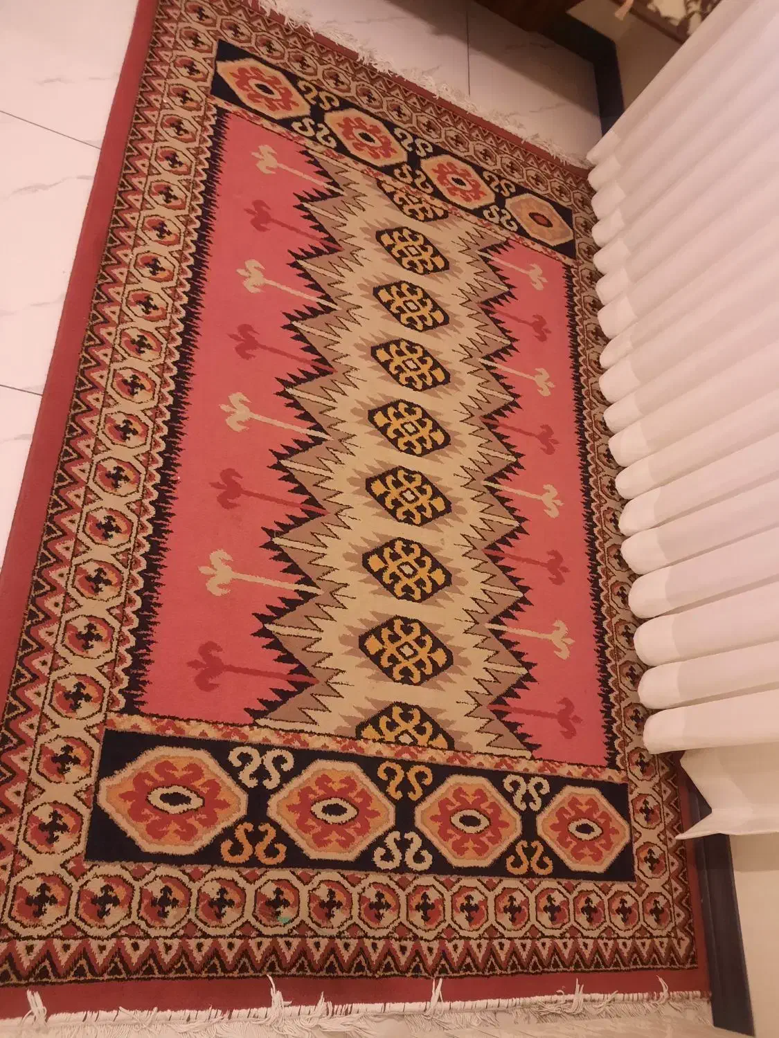 فرش در حد نو لاکی و کرم|فرش|همدان, |دیوار