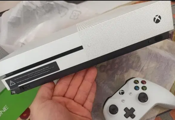 Xbox one s 1t|کنسول، بازی ویدئویی و آنلاین|خمینی‌شهر, |دیوار