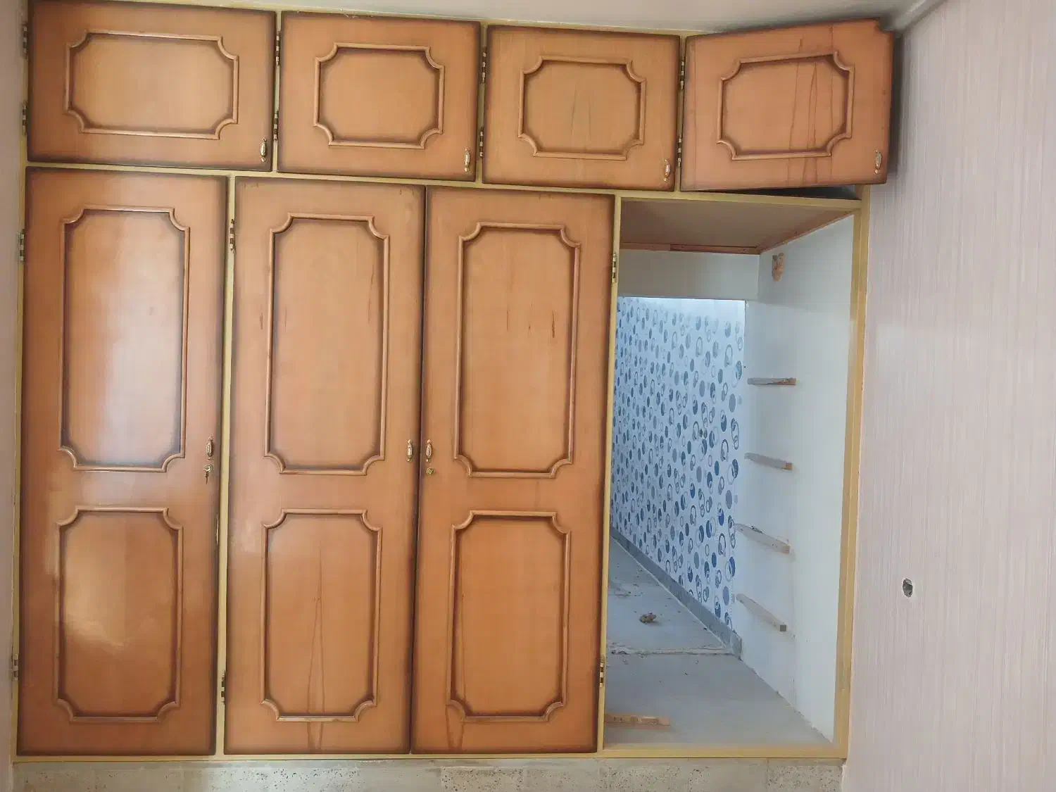 درب اتاقی و کمد دیواری با چهار چوب|مصالح و تجهیزات ساختمان|آبیک, |دیوار