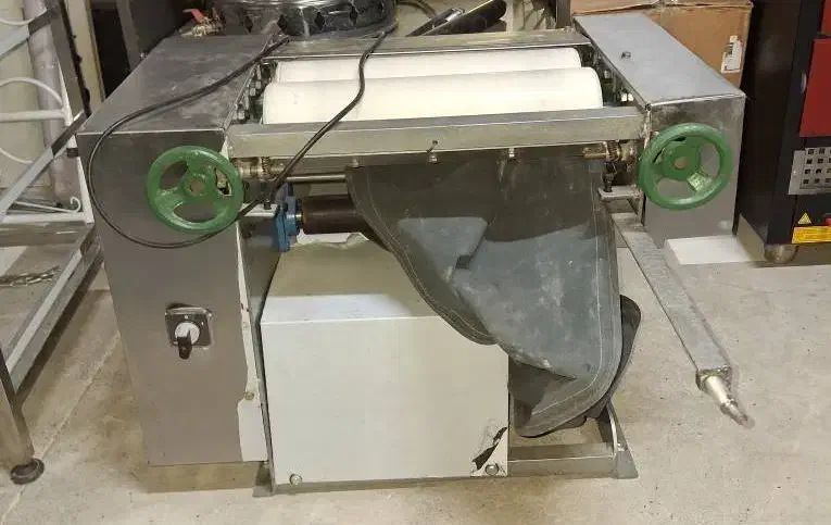 خمیر پهن کن|کافیشاپ و رستوران|تهران, طرشت|دیوار