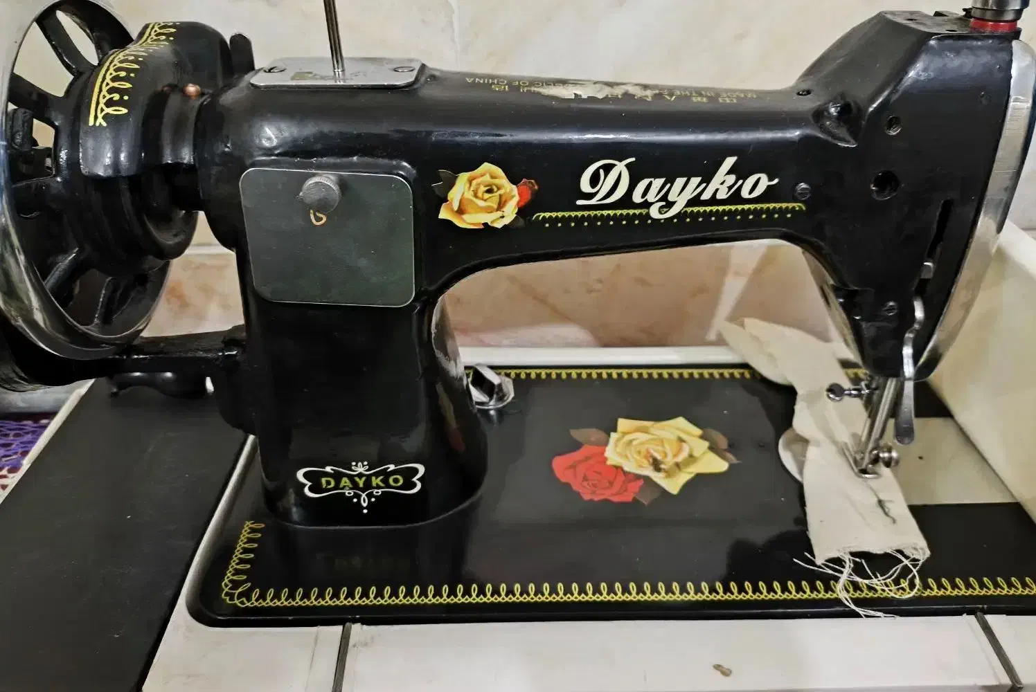 چرخ خیاطی دستی قدیمی|چرخ خیاطی و ریسندگی|میبد, |دیوار