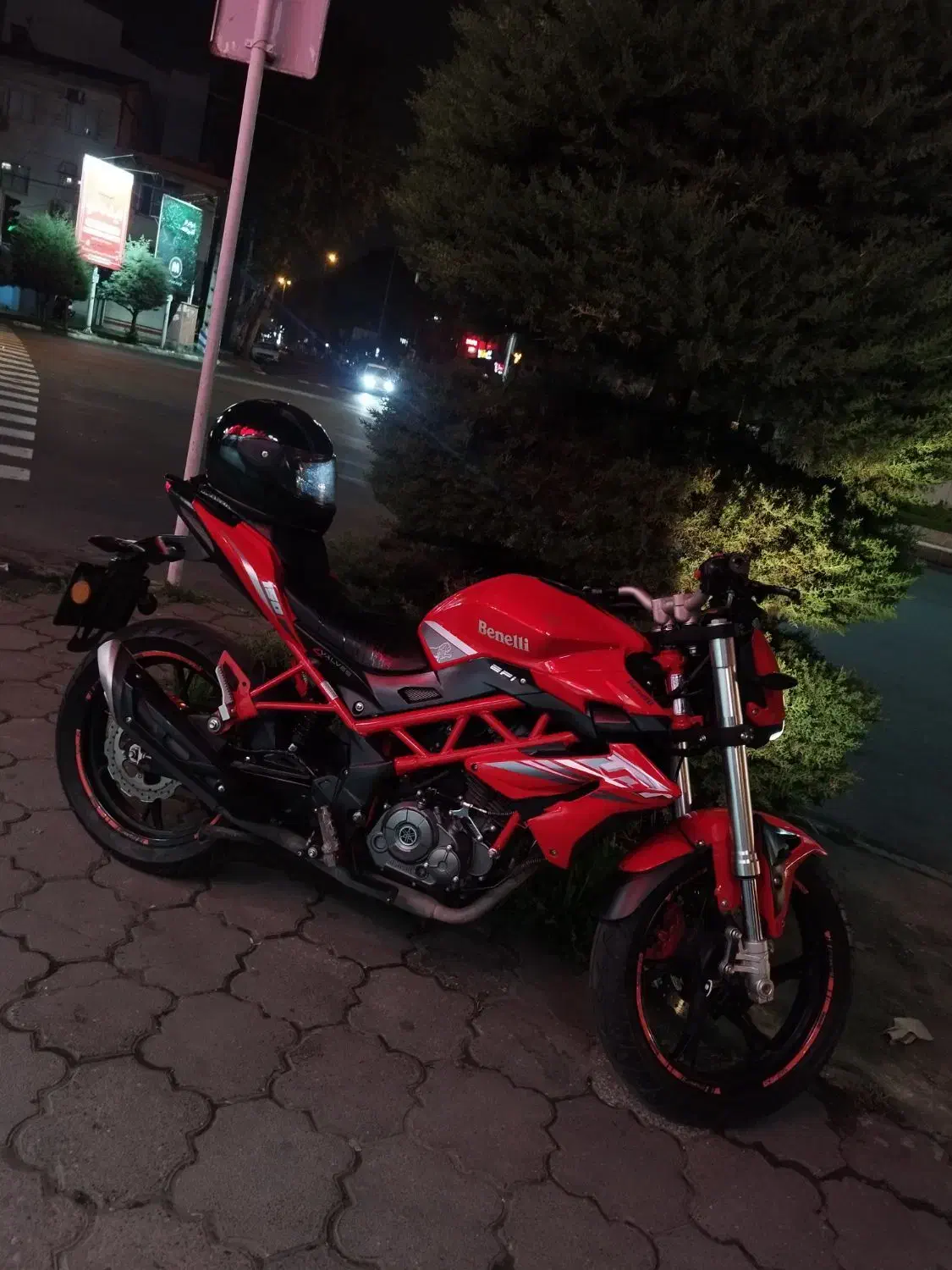 بنلی ۱۵۰ نیوفیس|موتورسیکلت|رشت, پیله داربن|دیوار