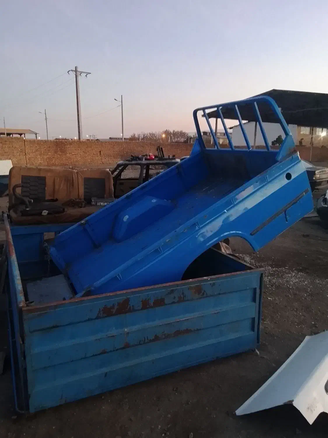 اتاق و لگنی .رینگ لاستیک نیسان.متور و گیربکس .دف|قطعات یدکی و لوازم جانبی|بروجرد, |دیوار