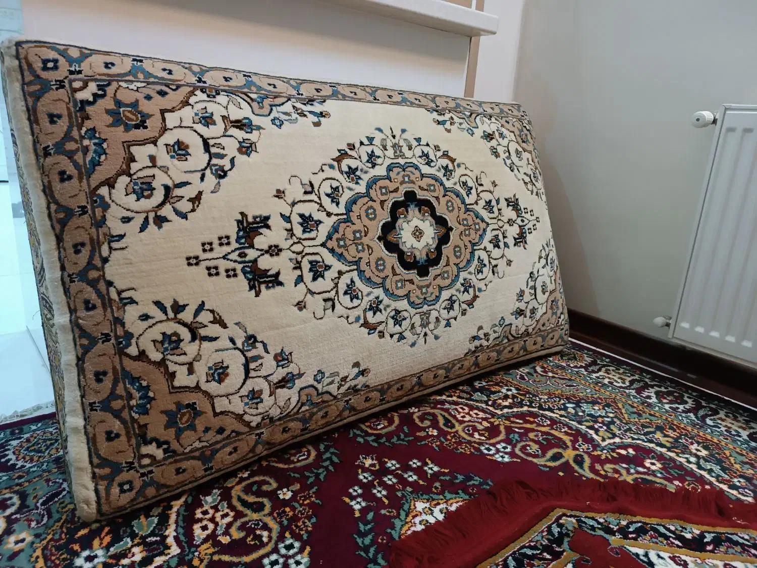 پشتی|پشتی|اصفهان, باغ فدک|دیوار