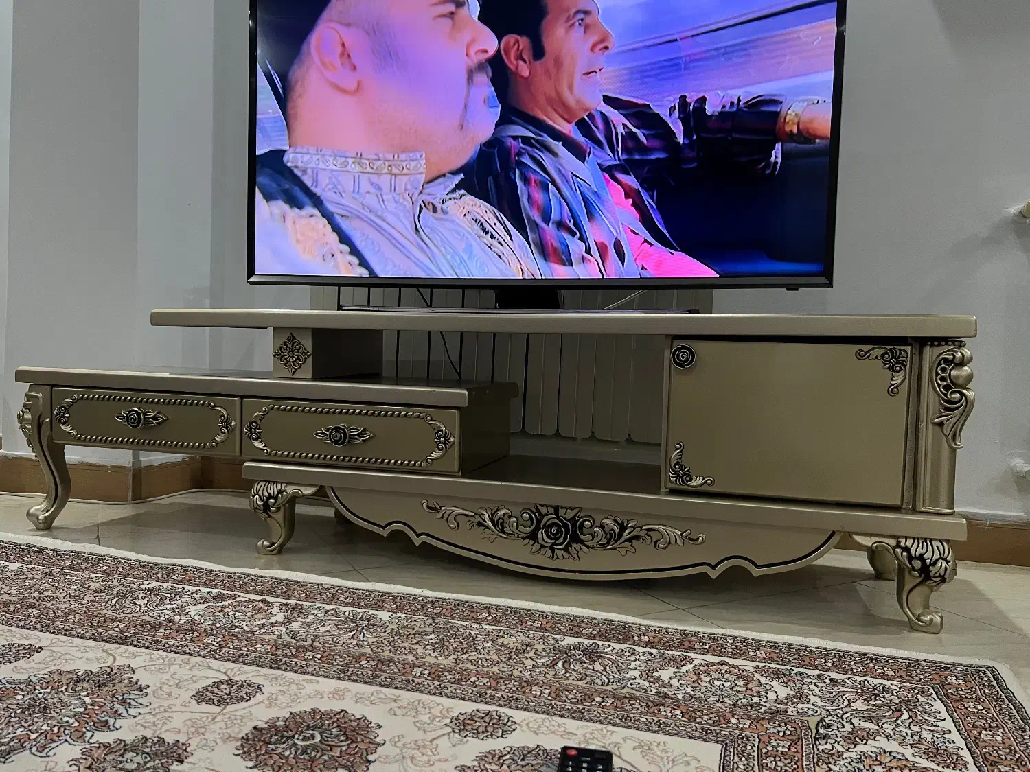 میز تلوزیون|میز تلویزیون|اندیشه, اندیشه فاز ۴|دیوار