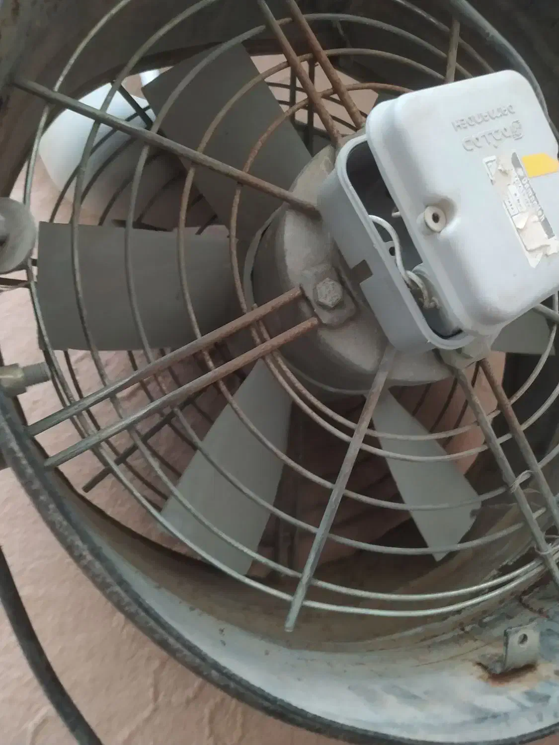 یک دستگاه فن‌‌پرقدرت|پنکه و تصفیه‌کنندهٔ هوا|میاندوآب, |دیوار