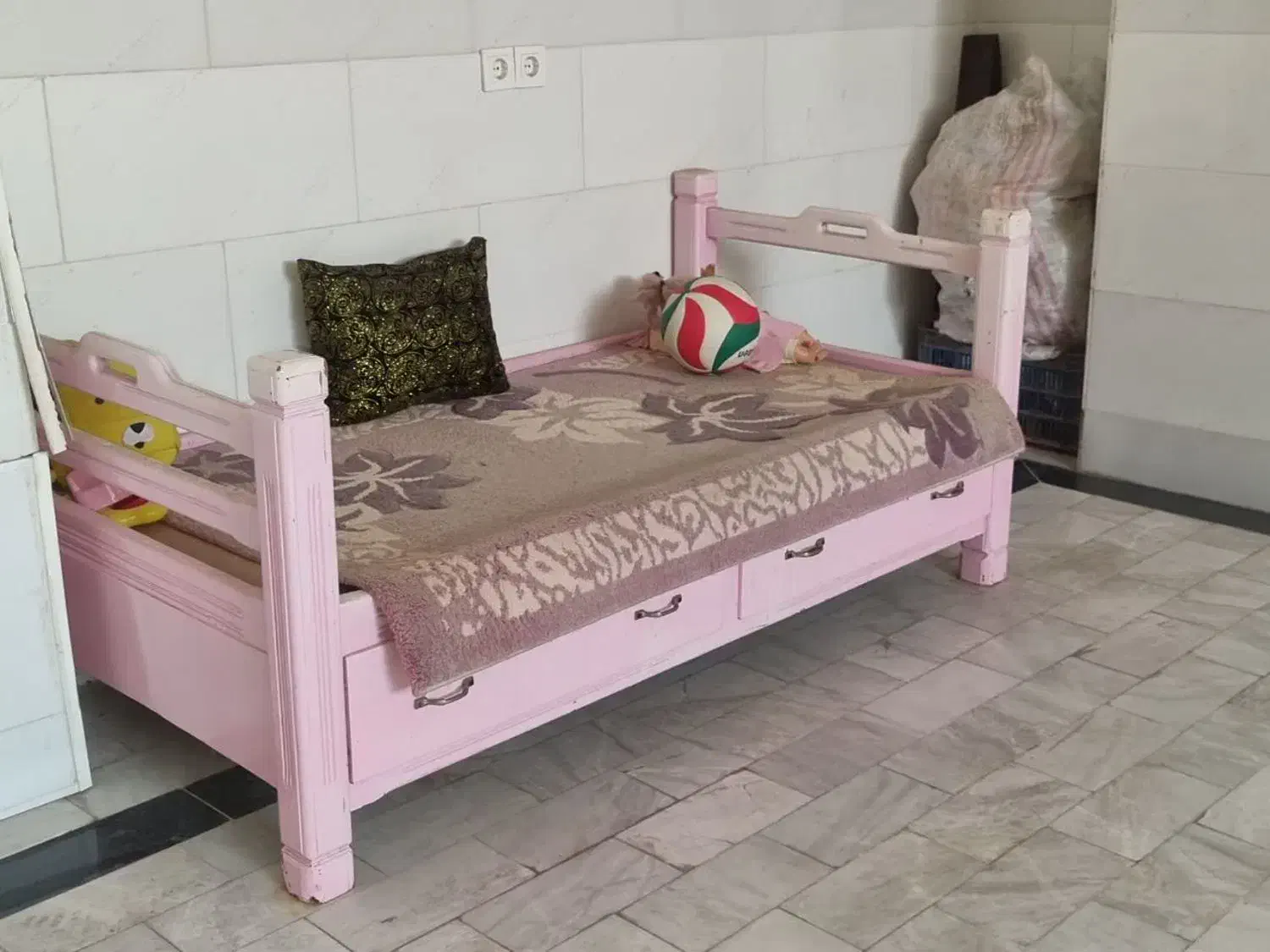 تخت تمام چوب تک نفره|تخت و سرویس خواب|نکا, |دیوار