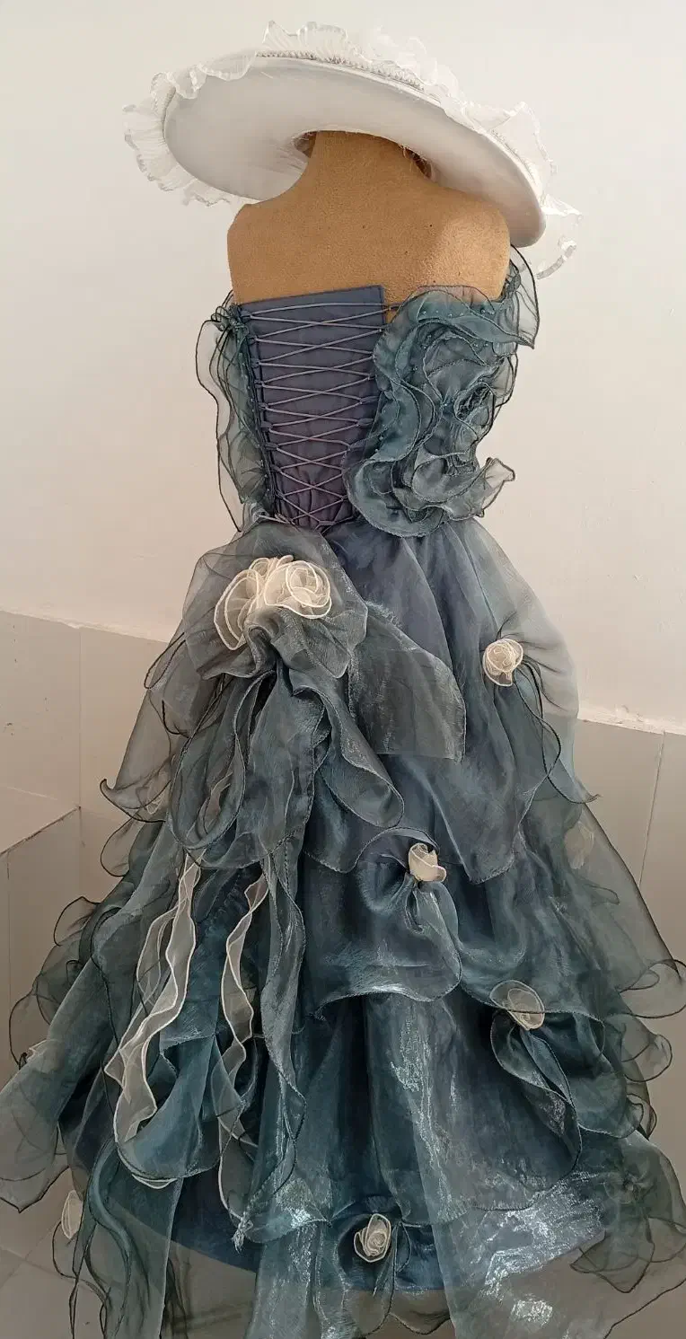 لباس مجلسی|لباس|نیشابور, بزرگمهر|دیوار